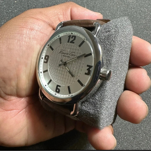 Kenneth Cole New York Quartz Mens Watch Silver tone Dial Brown Strap Working - Picture 5 of 8